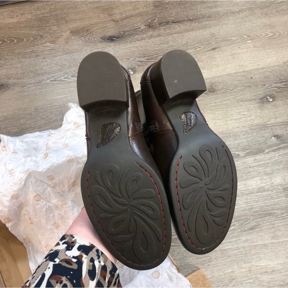 NWOT - BORN Landa Brown Leather Zip Ankle Bootie SIZE 7 - Picture 3 of 7